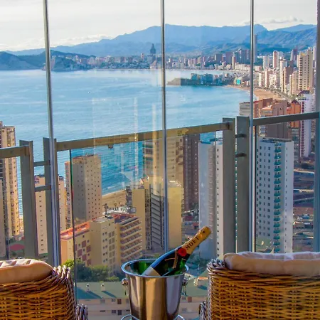 Bea's Seaview Deluxe ベニドルム